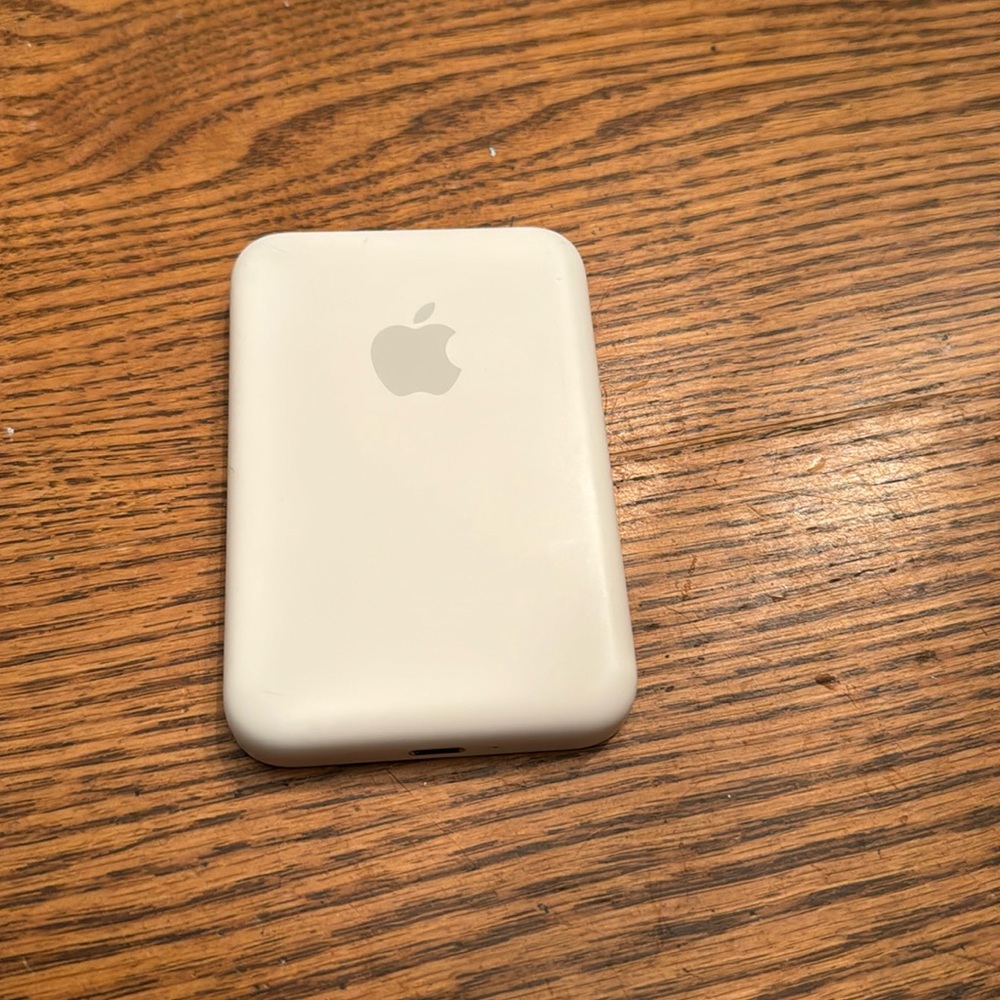 Apple MagSafe Battery Pack - Portable Charger with Fast Charging.